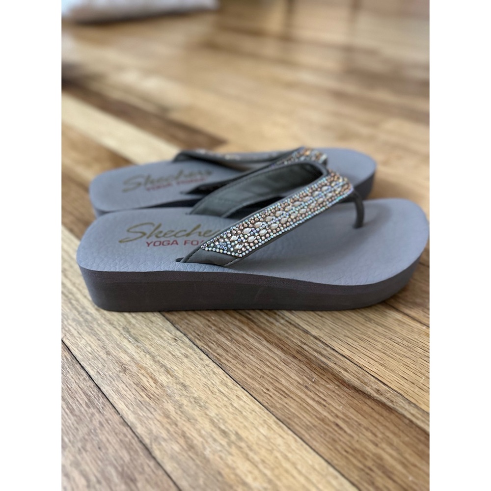 🚫SOLD🚫 Sketchers Yoga Foam Flops